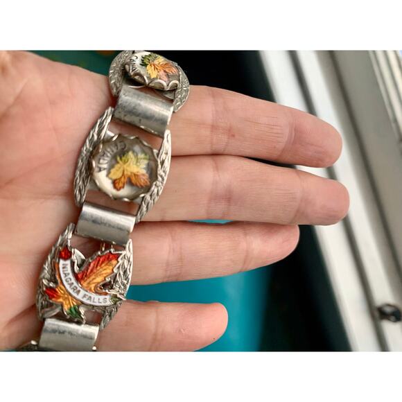 NIAGARA FALLS Canada Maple Leaf Reverse Painted INTAGLIO Glass Souvenir Bracelet - Picture 5 of 10
